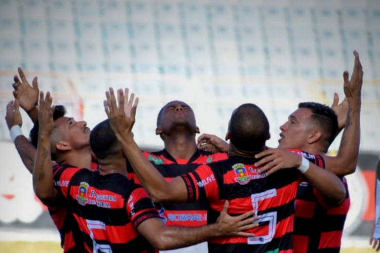 Elenco do Guarany-S comemora mais uma vitória 