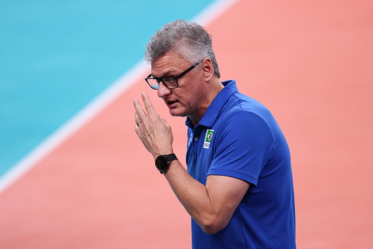 05.08.2021 - Jogos Olímpicos Tóquio 2020 - Vôlei Masculino. Semifinal - Brasil x Comitê Olímpico Russo. Na foto o técnico Renan Dal Zotto durante partida.