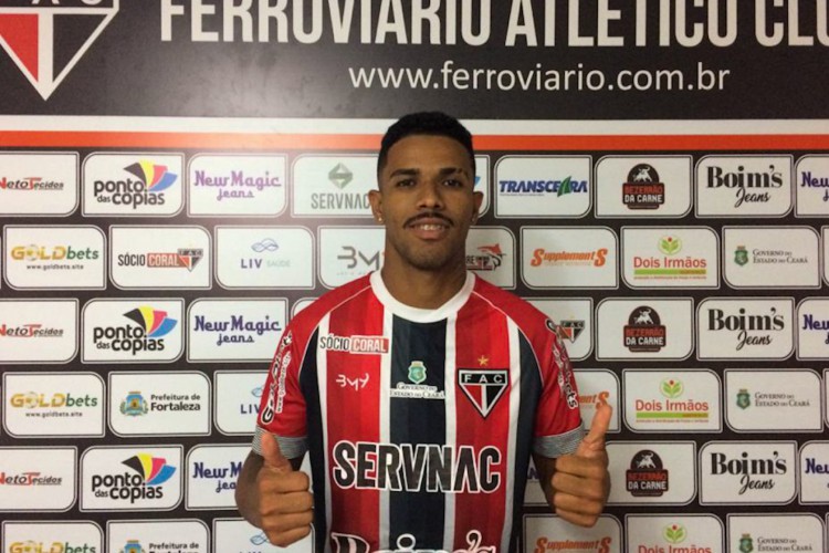 Atacante Dioguinho chega ao Ferroviário e assina contrato