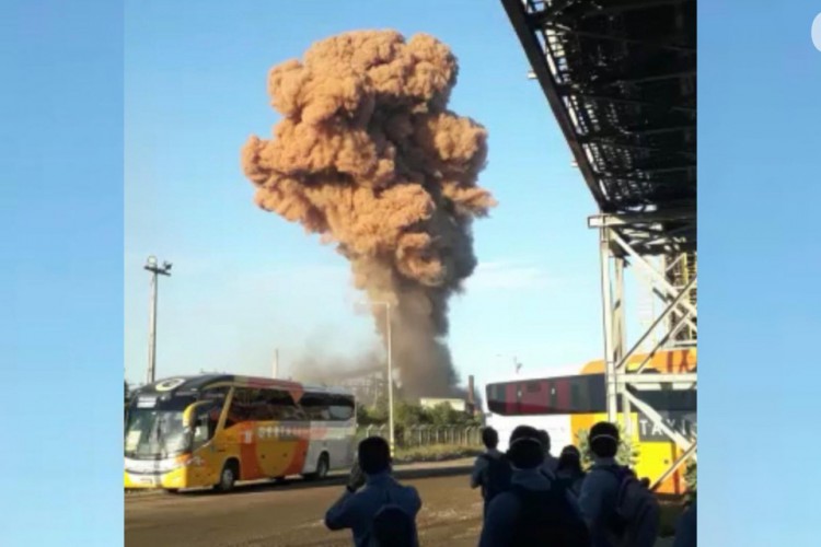 Explosão em ala próxima ao alto-forno na Companhia Siderúrgica do Pecém gerou coluna de fumaça e barulho na tarde de terça-feira, 10, mas não interrompeu produção