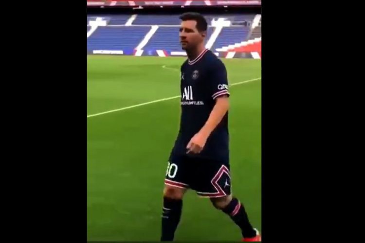 Messi aparece em vídeo com o uniforme do PSG no Parc des Princes