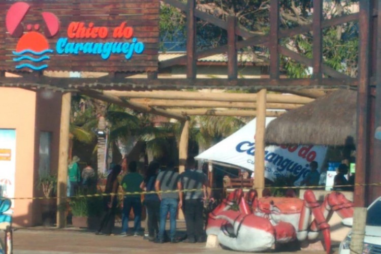 Seplam e Imac interditaram nesta quarta-feira, 11, a barraca Chico do Caranguejo Cumbuco. 