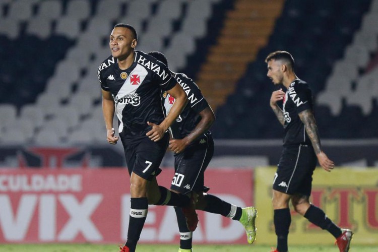 Vasco joga contra o Vila Nova hoje, sexta, 8, pelo Brasileirão Série B 2022; veja onde assistir ao vivo e horário. 