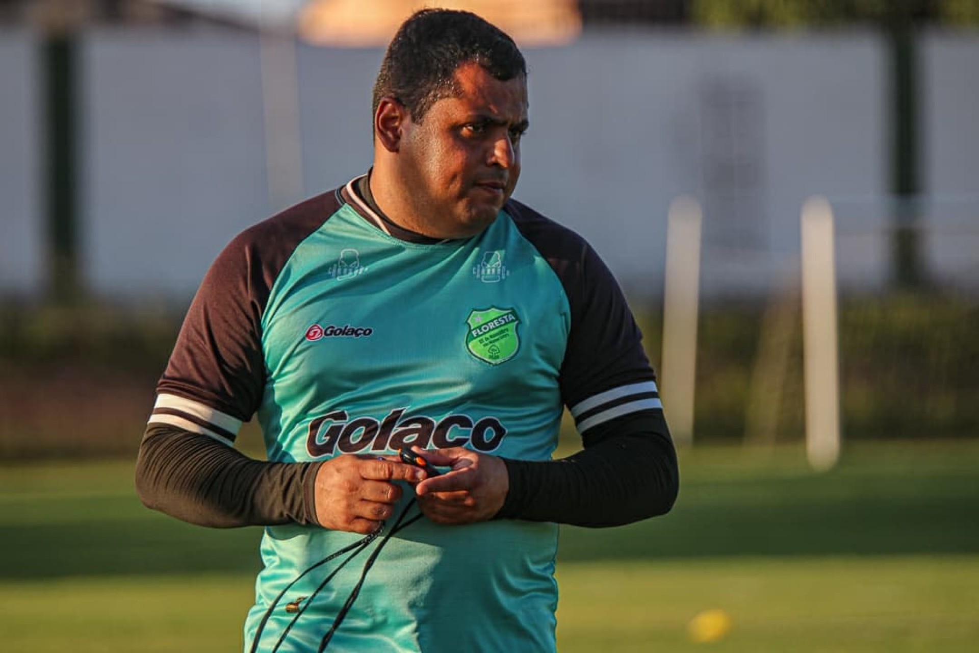 Técnico Leston Júnior em treino do Floresta no CT Felipe Santiago, na Vila Manoel Sátiro (Foto: Ronaldo Oliveira / ASCOM Floresta EC)