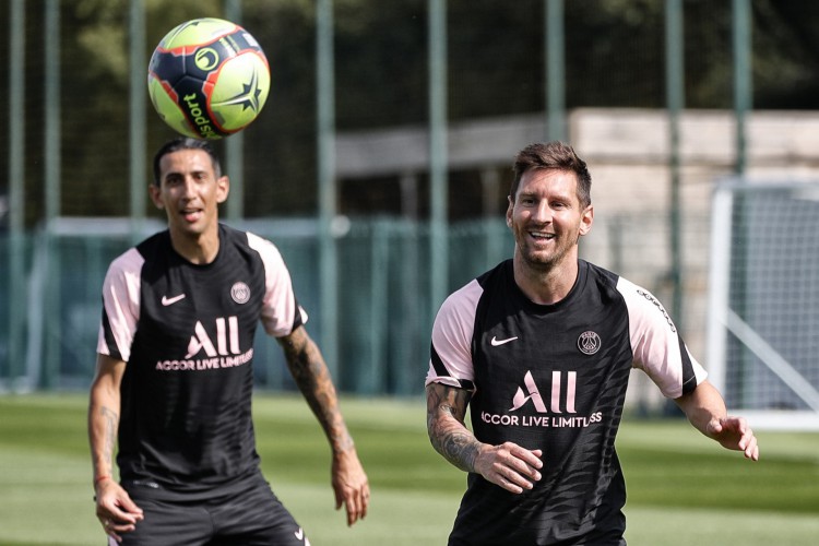 Atacante argentino Lionel Messi realiza primeiro treino no PSG