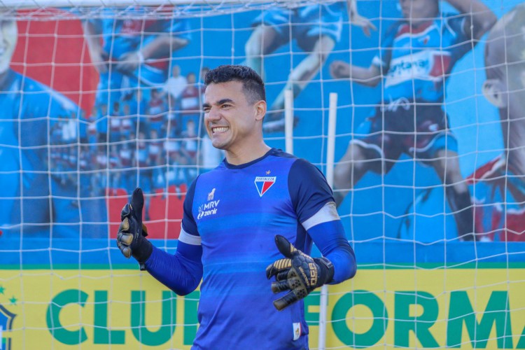 Goleiro Felipe Alves em treino do Fortaleza no Centro de Excelência Alcides Santos, no Pici