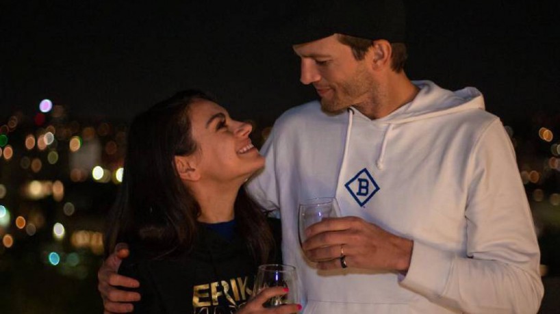 A atriz Mila Kunis, nascida na Ucrânia, e seu marido Ashton Kutcher arrecadaram verbas para apoiar refugiados ucranianos