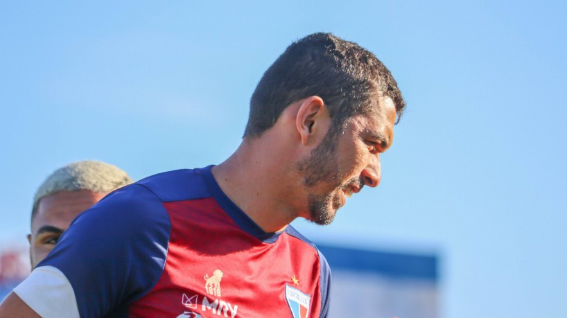 Lateral-esquerdo Bruno Melo em treino do Fortaleza no Centro de Excelência Alcides Santos, no Pici