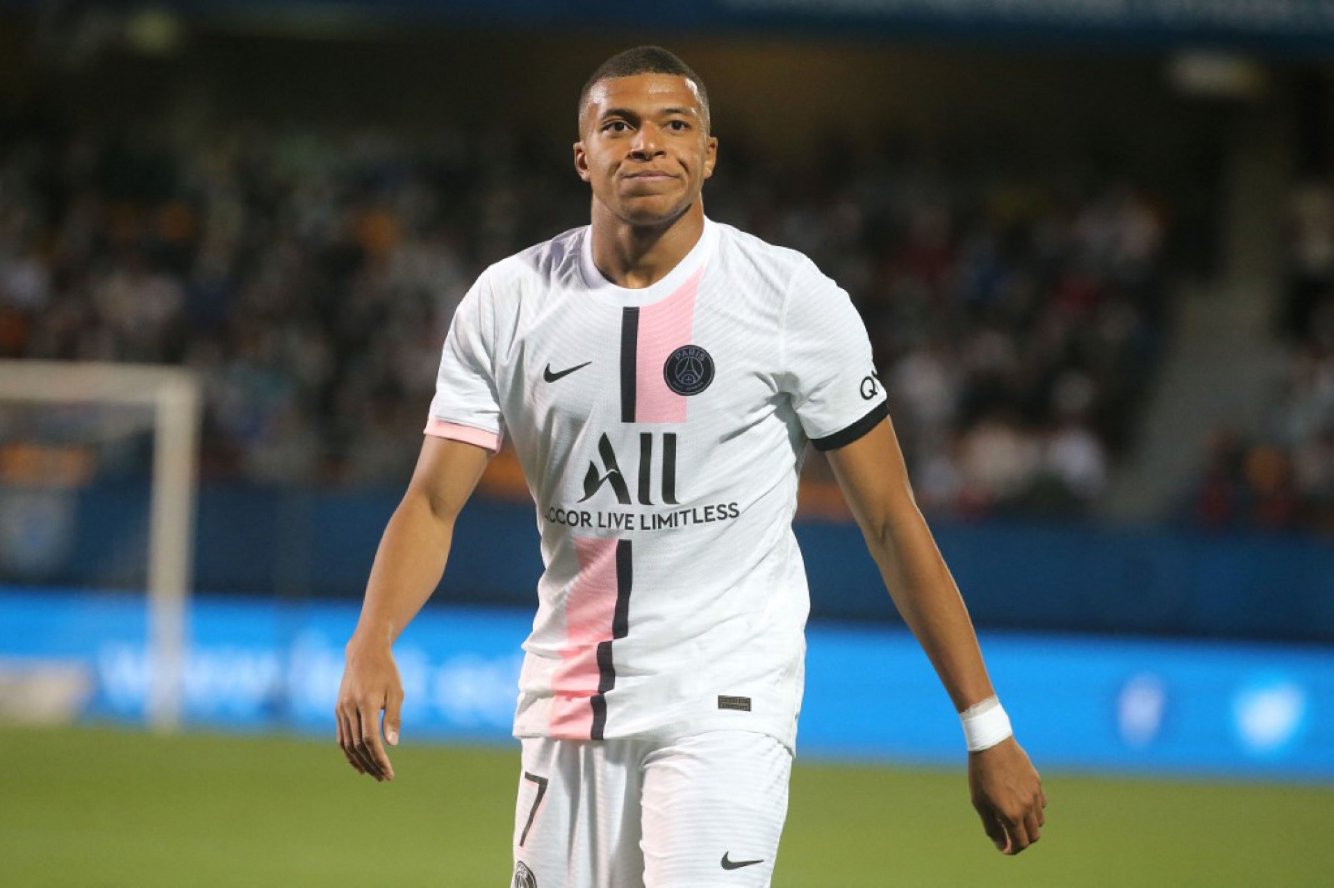 Mbappé estaria insatisfeito no PSG e poderia forçar antecipação de negociação com o Real Madrid