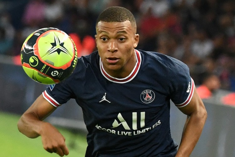 Real Madrid segue tentando trazer Kylian Mbappé ainda nesta temporada