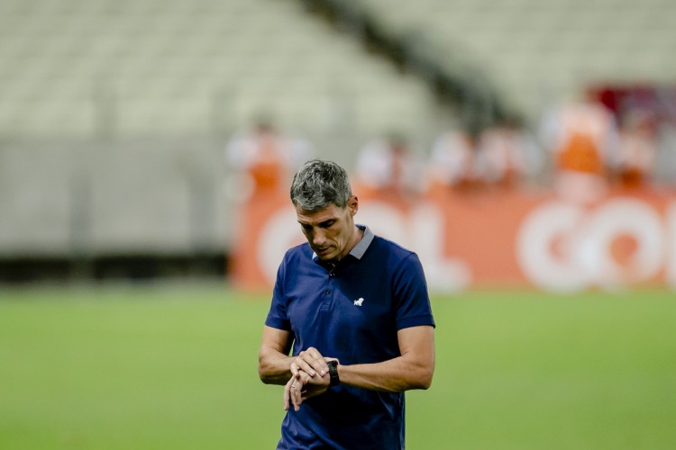 FORTALEZA, CE, BRASIL, 01-08.2021: Juan Pablo Vojvoda. Fortaleza x Santos, na Arena Castelao pelo Campeonato Brasileiro. em epoca de COVID-19. (Foto:Aurelio Alves/ Jornal O POVO)