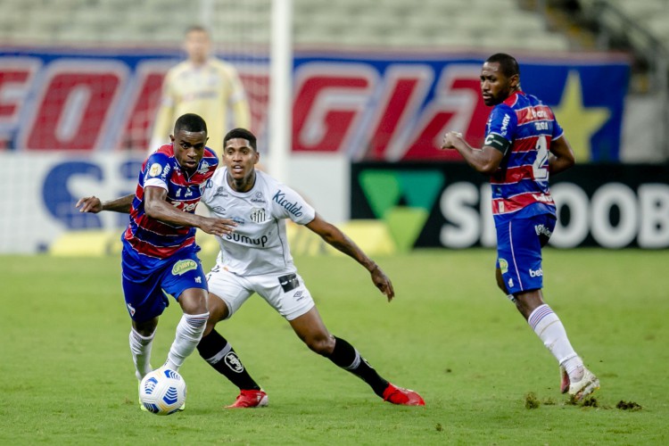 FORTALEZA, CE, BRASIL, 01-08.2021: Fortaleza x Santos, na Arena Castelao pelo Campeonato Brasileiro. em epoca de COVID-19. (Foto:Aurelio Alves/ Jornal O POVO)