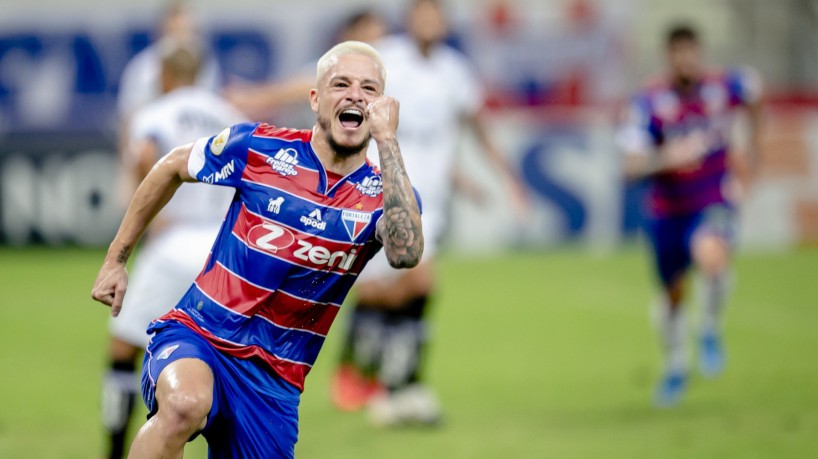 Três jogadores do Grêmio estão pendurados para jogo contra o Fortaleza