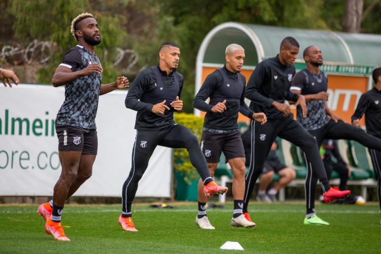 Tiago Nunes elogiou o plantel do Ceará na conversa com o presidente do clube e só deve pedir reforços após trabalhar com o grupo 