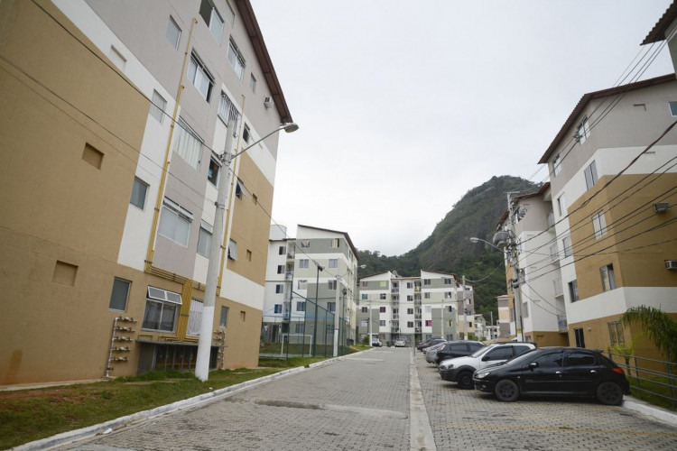 Rio de Janeiro - Conjunto habitacional Parque Carioca, na Taquara, zona oeste da capital fluminense onde ex-moradores da Vila Autódromo foram realocados, mas eles reclamam que os apartamentos entregues pela prefeitura apresentam problemas na finalização da obra.  ( Tomaz Silva/Agência Brasil)