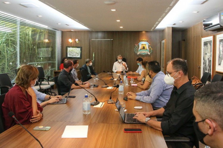 Em reunião nesta quarta-feira, 18, o prefeito de Fortaleza José Sarto instituiu comitê para dialogar com feirantes da José Avelino e entorno