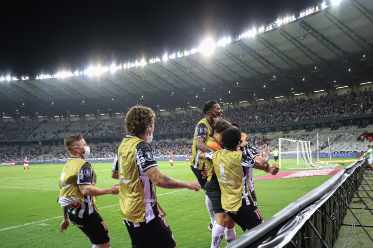 Jogadores do Atlético-MG comemoram gol na partida contra o River Plate, no Mineirão, pela Copa Libertadores