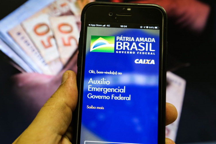 A notificação está sendo feita pelo Ministério da Cidadania via mensagem de celular (SMS) pelos números 28041 ou 28042.