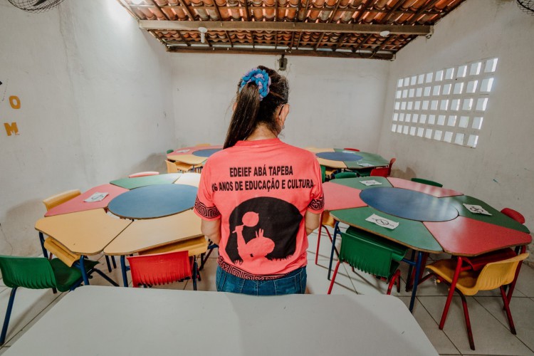 FORTALEZA-CE, BRASIL, 19-08-2021: Escola Indígena ABA Tapeba da Caucaia se prepara para o retorno das aulas.  SAlas vazias aguardam o retorno dos alunos (Foto: Júlio Caesar / O Povo)