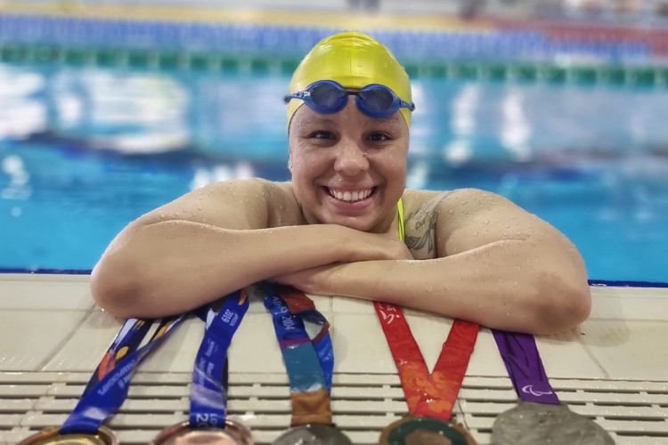 Edênia Nogueira, nadadora cearense que irá participar dos Jogos Paralímpicos de Tóquio 2020.