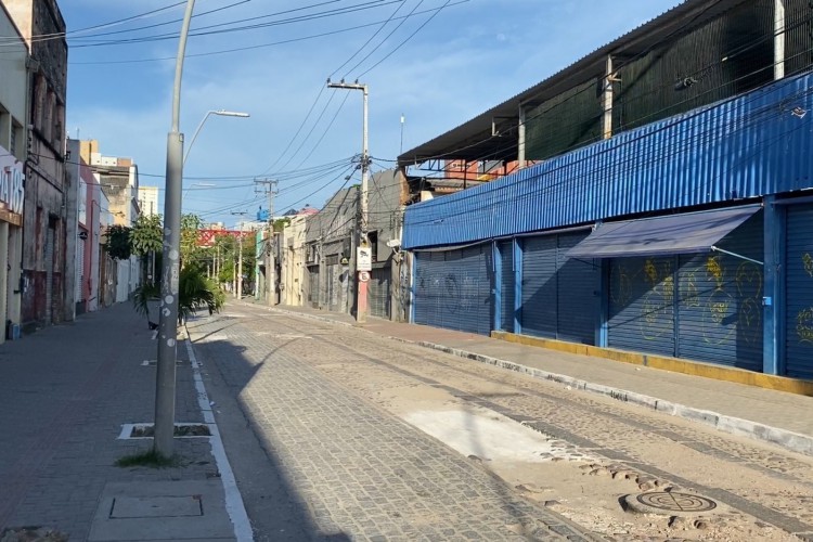 GALPÕES também estão proibidos de abrir até domingo
