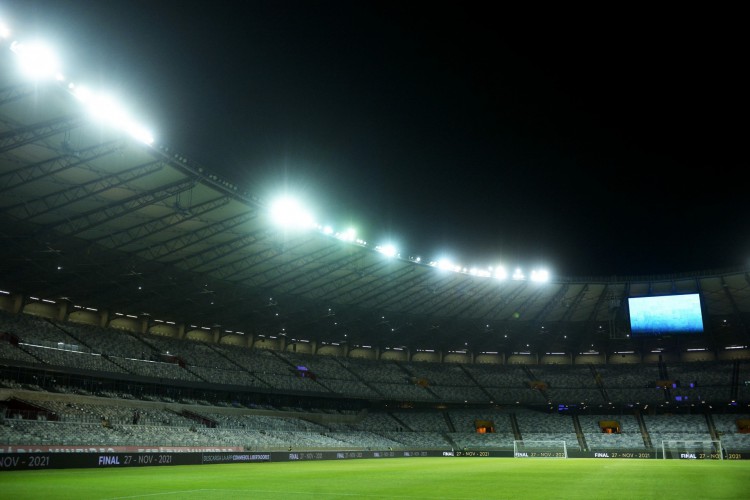 Desrespeito às normas de combate à pandemia chamaram atenção no Mineirão
