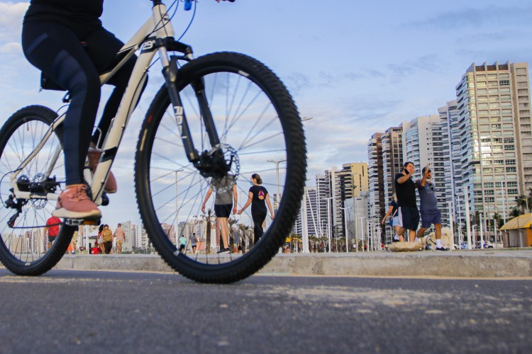 Projeto de lei pretende distribuir kits com equipamentos de segurança a ciclistas de baixa renda