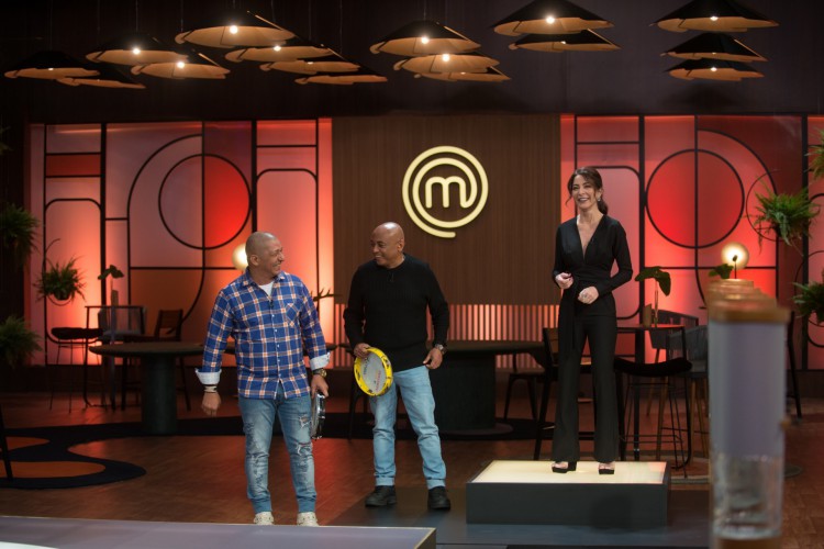 8º episódio do MasterChef Brasil 2021 contará hoje, dia 24/08, com a participação da dupla Caju & Castanha; veja onde assistir ao vivo na TV e online, horário e receita