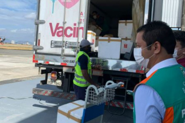 Vacinas são enviadas para distribuição aos municípios cearenses 