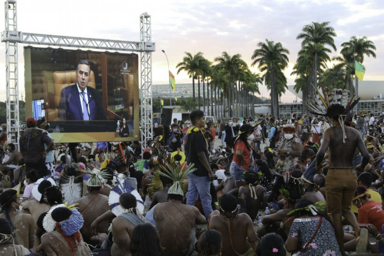 Indígenas de várias etnias acompanham em frente ao STF a possivel votação do chamado Marco temporal indígena