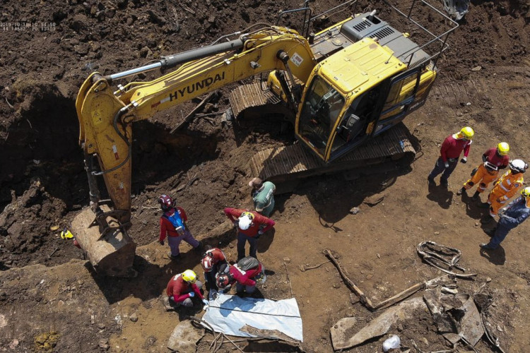 O Corpo de Bombeiros de Minas Gerais informou hoje (19) que encontrou o corpo de mais uma vítima do rompimento da barragem da Mina Córrego do Feijão, em Brumadinho, na região metropolitana de Belo Horizonte.