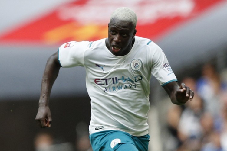 Lateral francês Benjamin Mendy, do Manchester City, foi solto nesta sexta-feira
