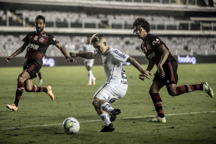 Flamengo e Santos se enfrentam pelo Brasileirão Série A 2022 hoje, 24; onde assistir ao vivo e horário do jogo.