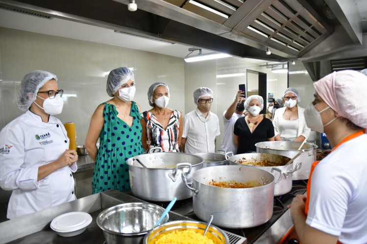 O Governo do Ceará lançou o edital para o processo seletivo da segunda edição do programa Cozinhas Sociais