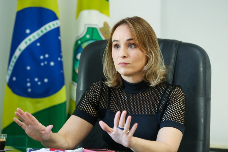 Fernanda Pacobahyba, secretária da Fazenda do Ceará, cobra ações concretas da Petrobras para diminuir a carestia sobre o preço dos combustíveis.