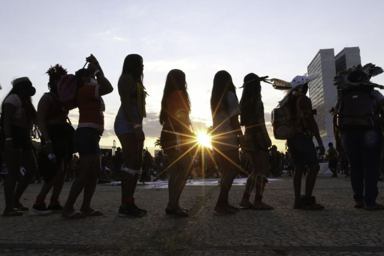 Indígenas de várias etnias acompanham em frente ao STF a possivel votação do chamado Marco temporal indígena