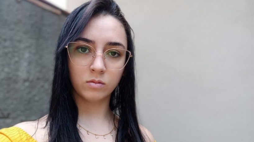 Após repercussão da frase "Já acabou, Jéssica?", a jovem Lara da Silva enfrentou bullying, caiu em depressão e abandonou a escola(foto: Arquivo Pessoal/BBC)