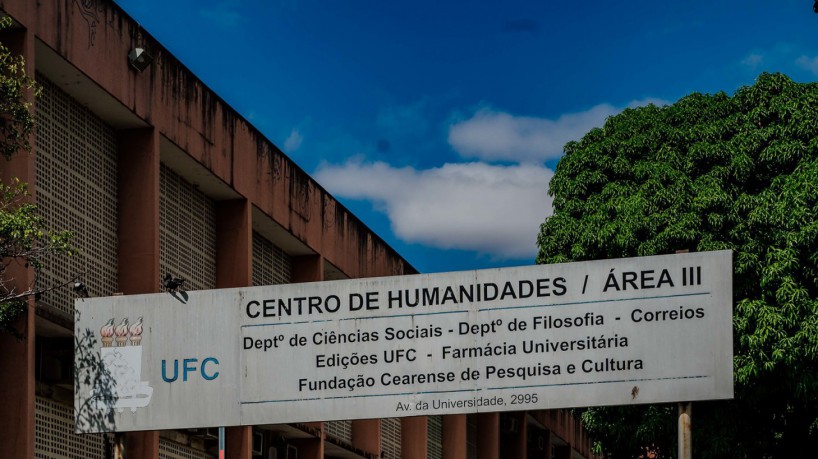 FORTALEZA-CE, BRASIL, 16-08-2021: Prédio do Centro de humanidades Área - III da UFC na Avenida da Universidade em frente à Igreja dos Rmédios. Local era o antigo ginásio americano e foi demolido.  (Foto: Júlio Caesar / O Povo)