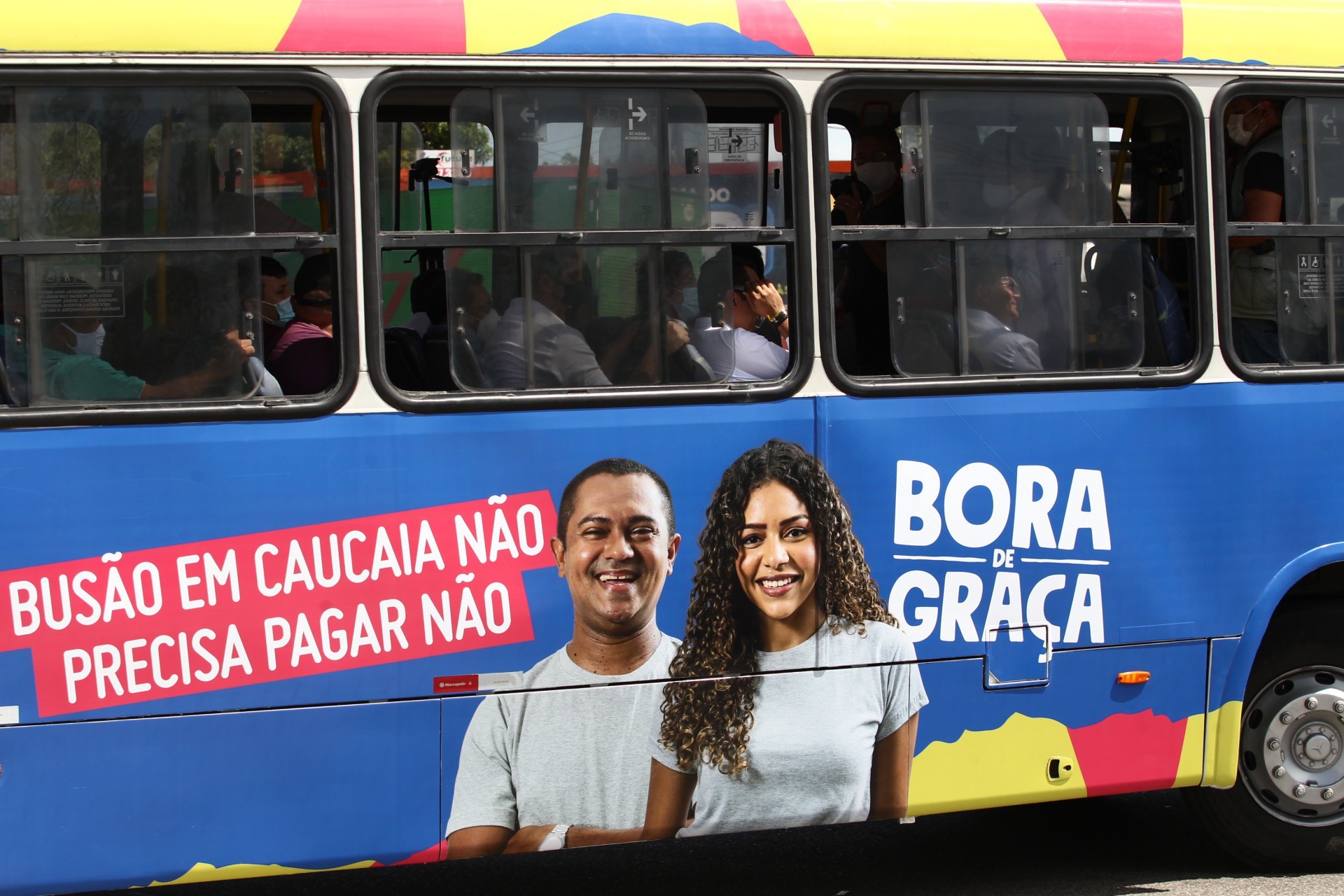 Ônibus com passagem gratuita circula pelas ruas da cidade. Passagem de ônibus gratuita em Caucaia.  (Fotos: Fabio Lima/O POVO) (Foto: FABIO LIMA)