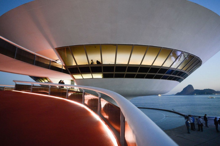 Niterói - Reabertura do Museu de Arte Contemporânea (MAC) de Niterói após mais de um ano de reformas no prédio projetado por Oscar Niemeyer. (Fernando Frazão/Agência Brasil)