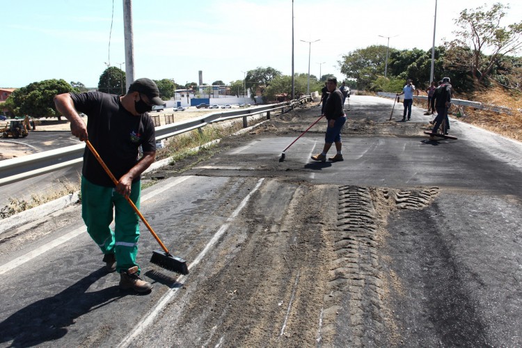 SURPRESA GERAL redução vem após seguidas altas, com impacto direto nos contratos assinados pelas empreiteiras