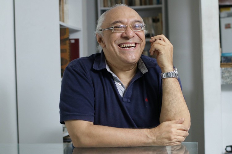 Ricardo Guilherme é ator, dramaturgo, diretor de teatro, contista, cronista, poeta, jornalista, historiador, memorialista e professor