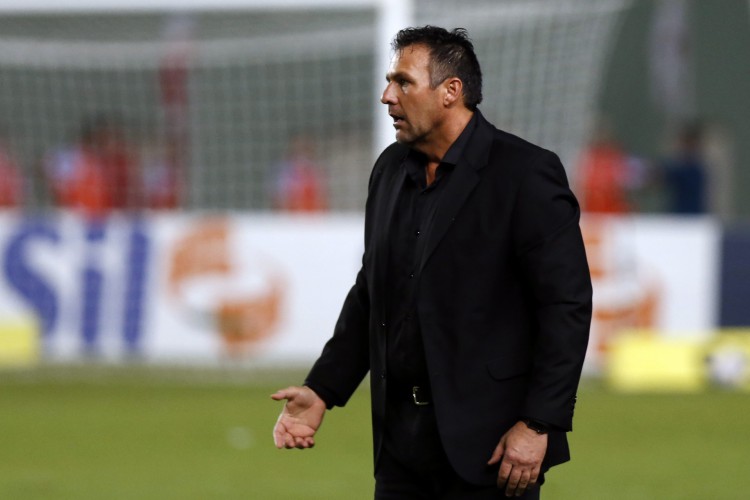 Técnico Diego Dabove à beira do campo no jogo Bahia x Fortaleza, em Pituaçu, pelo Campeonato Brasileiro Série A