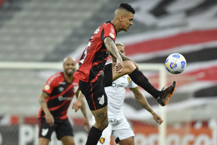 Peñarol e Athletico Paranaense se enfrentam pela Copa Sul-Americana. Veja onde assistir ao vivo à transmissão e qual horário do jogo. 