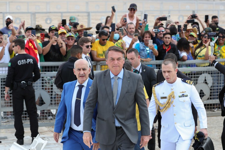 (Brasília - DF, 06/09/2021) Apoiadores na rampa do Palácio do Planalto. com o presidente Jair Bolsonaro.
Foto: Marcos Corrêa/PR