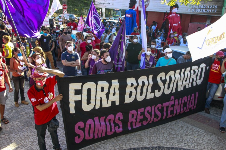 Além do panelaço, o dia também registrou passeatas pedindo a saída de Bolsonaro.