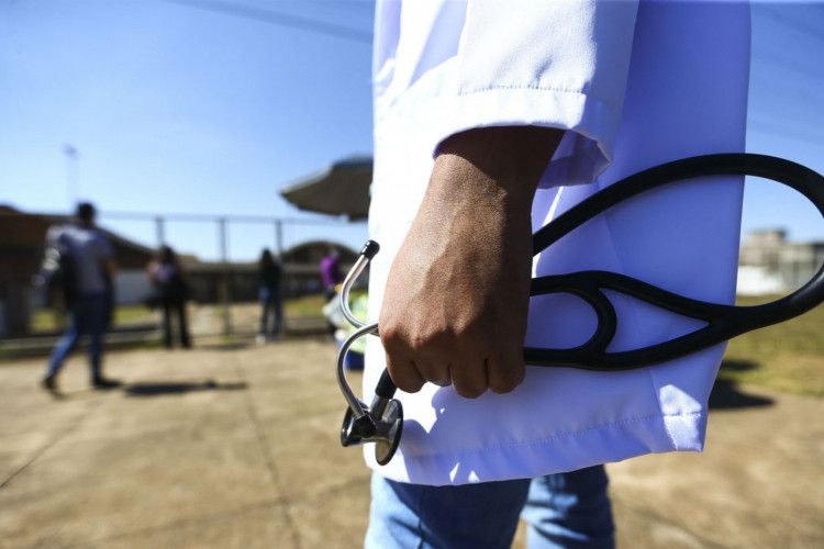 Foto de apoio ilustrativo. Segundo profissionais da categoria, contratação de médicos para UPAs de Caucaia está sendo feita de forma irregular