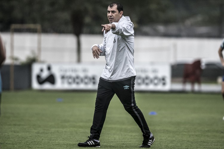 Técnico Fábio Carille em treino do Santos no CT Rei Pelé