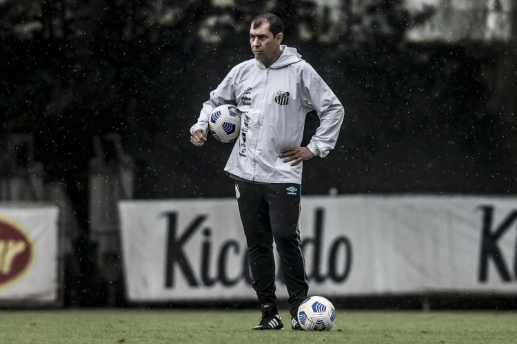 Técnico Fábio Carille em treino do Santos no CT Rei Pelé