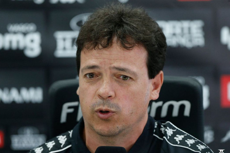 Vasco apresenta técnico Fernando Diniz oficialmente